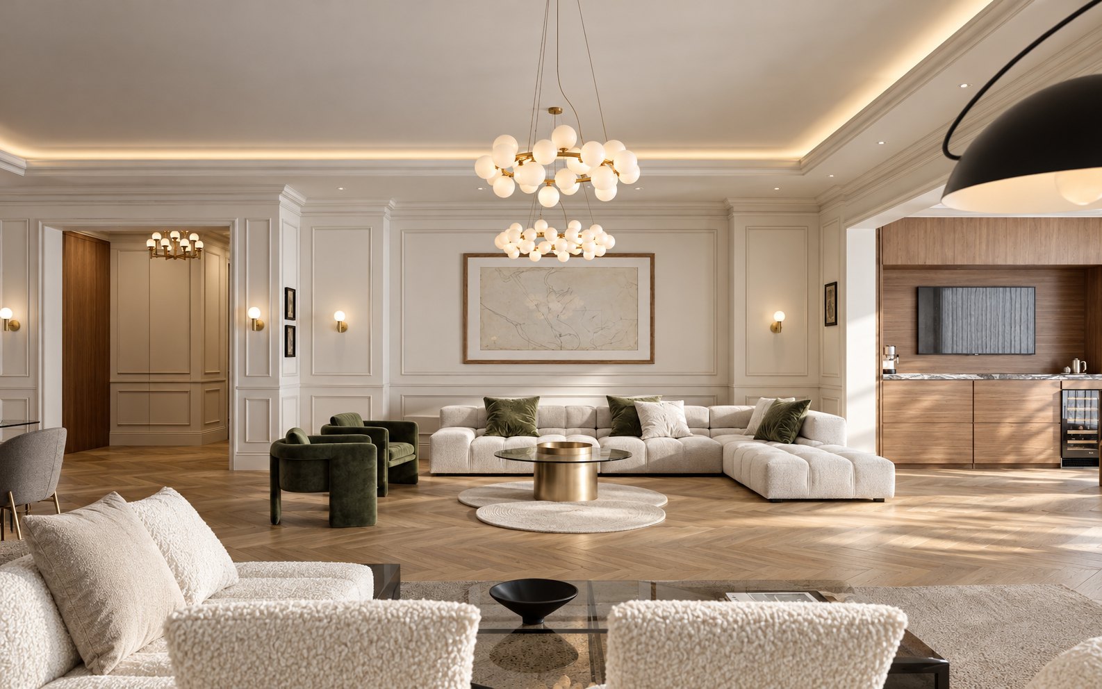Grand salon aux murs à boiseries blanches, parquet en point de Hongrie, lustres à globes opalins, canapé en bouclé et fauteuils verts.